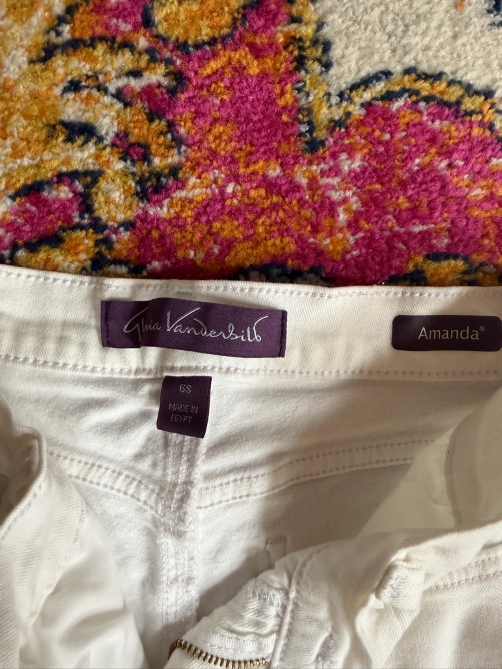 Gloria Vanderbilt white jeans - Picture 4 of 5